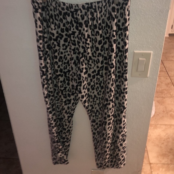 Liz Claiborne Animal Print Fleece Pajama Set - Medium - Picture 10 of 13
